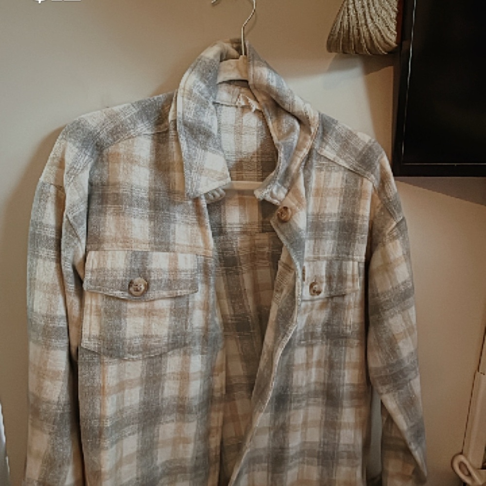 Tilly's Gray and White Lightweight Shirt Jacket